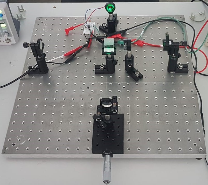 Aufbau des Michelson-Interferometers mit eingebauter Photodiode.