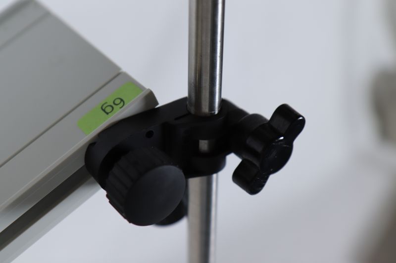 Datei:EXP Mechanik Schiefe Ebene Halterung.JPG