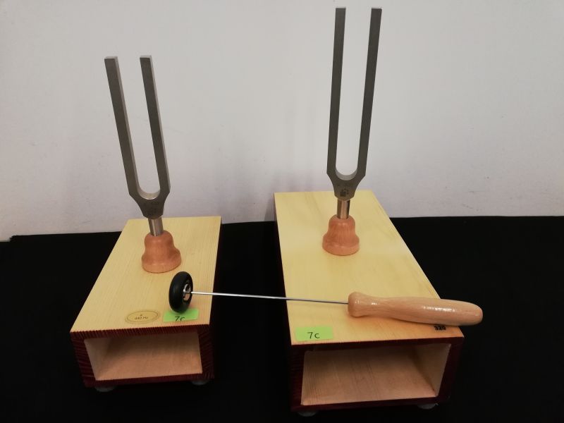 Datei:HW Akustik Stimmgabel2.jpg