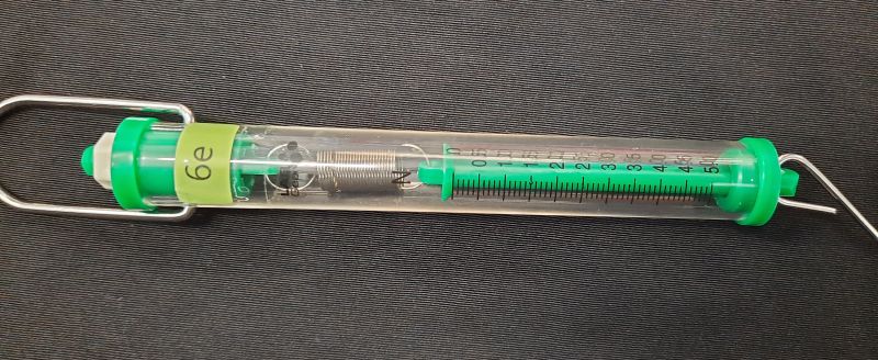 Datei:HW Mechanik Zug-Federkraftmesser (5N).jpg