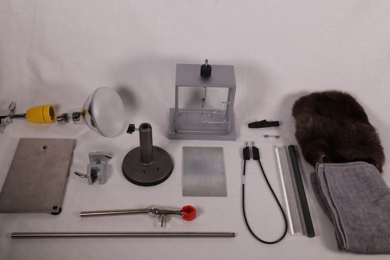 Datei:EXP Quantenphysik Hallwachs-Effekt Versuchsmaterialien.jpg