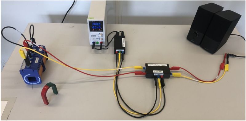 Datei:EXP Elektromagnetismus Barkhausen Versuchsaufbau.JPG