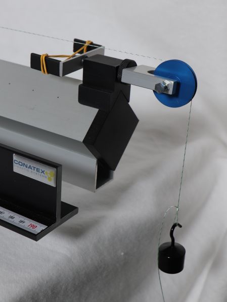 Datei:EXP Mechanik Newtonsche Bewegung Umlenkrolle.JPG