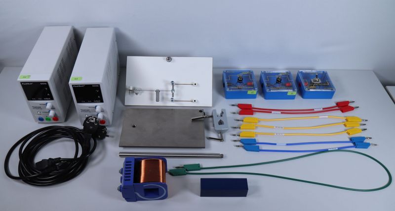 Datei:EXP Elektromagnetismus Material Relais.jpg