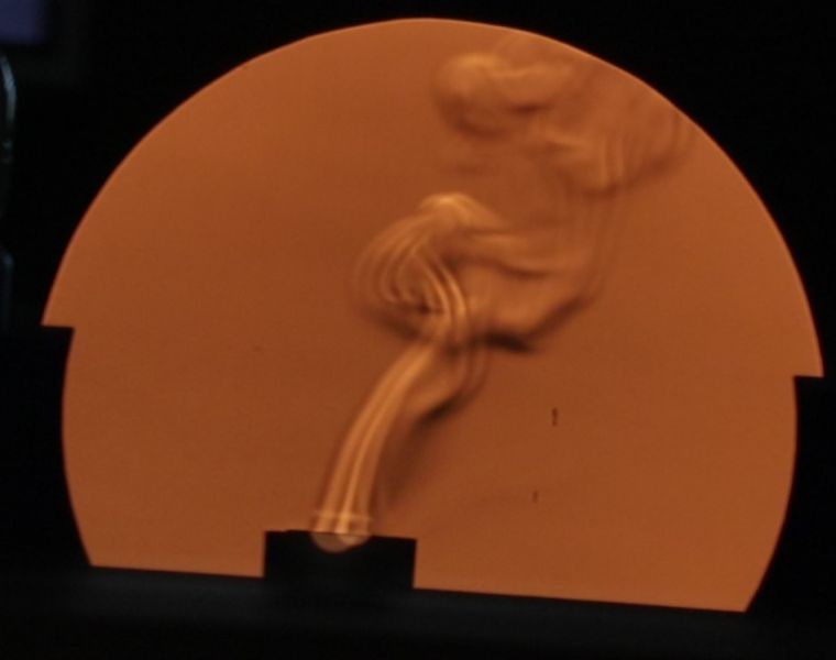 Datei:EXP Fotografie Schlierenfotografie Teelicht an.jpg