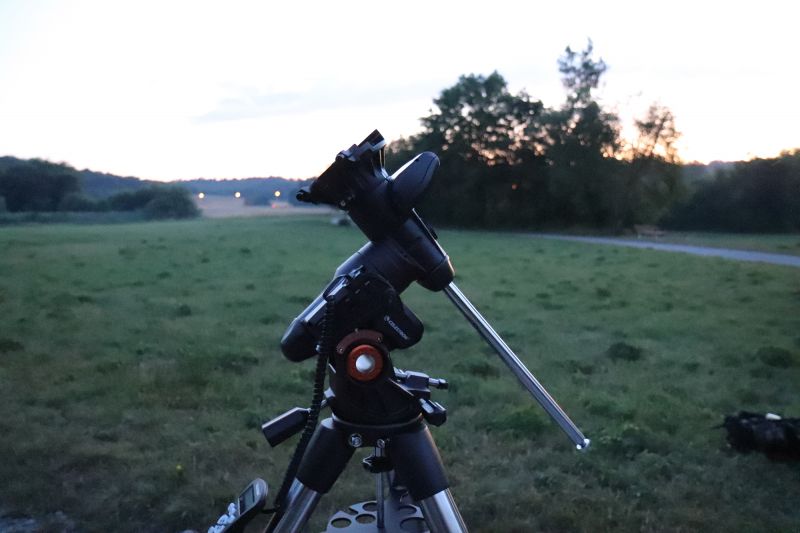 Datei:HW Astronomie Montierung AVX.JPG