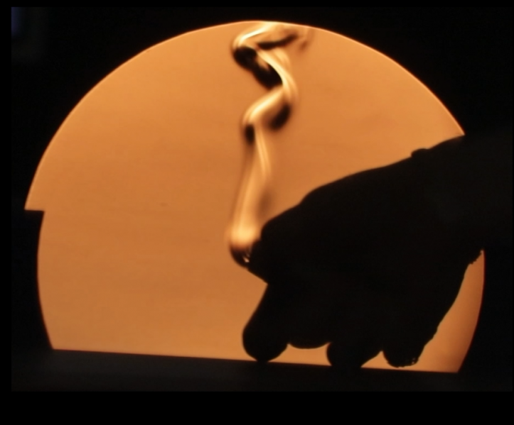 Datei:EXP Fotografie Schlierenfotografie Feuerzeug an.png