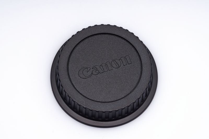 Datei:HW Fotografie Canon EF Objektivrückdeckel.jpg