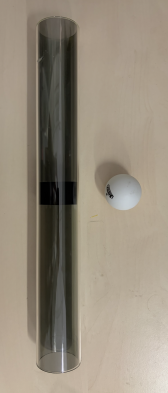 Bild des Zauberrohrs mit Tischtennisball.