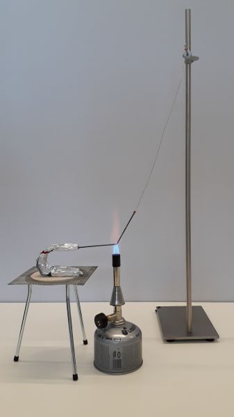 Datei:EXP Magnetostatik Curie Aufbau Nagel.jpg