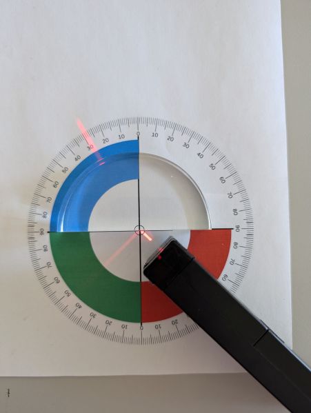 Datei:Winkelverhältnisse, Lichtbrechung in Glas.jpg