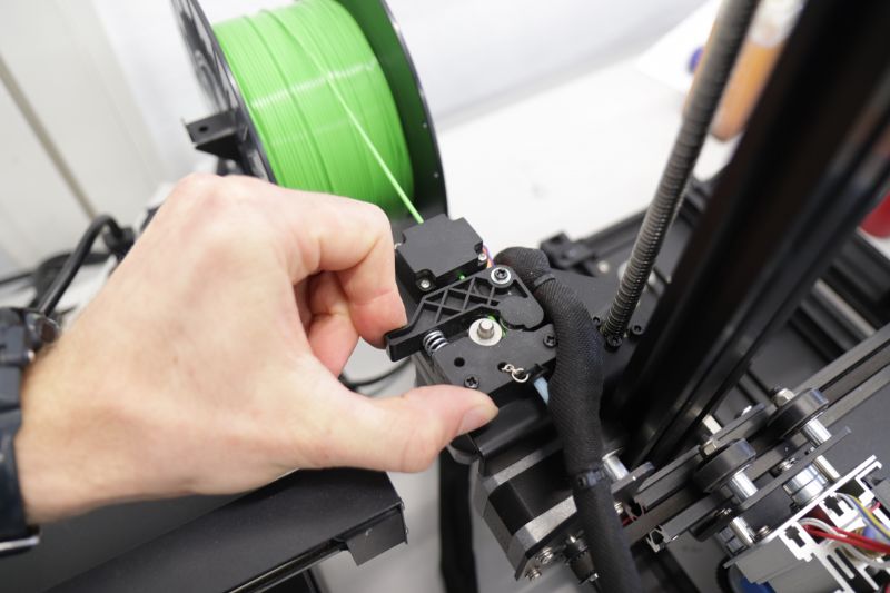Datei:HW Sonstiges 3DDruck Filamentwechsel Klemme.jpg