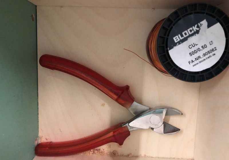 Datei:BP Sonstiges Vogelhaus Inhalt.jpeg