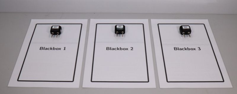 Datei:PL Elektronik Blackboxen mit Aufloesungskarten.jpg