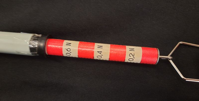 Datei:HW Mechanik Federkraftmesser (Kraftskala).jpg