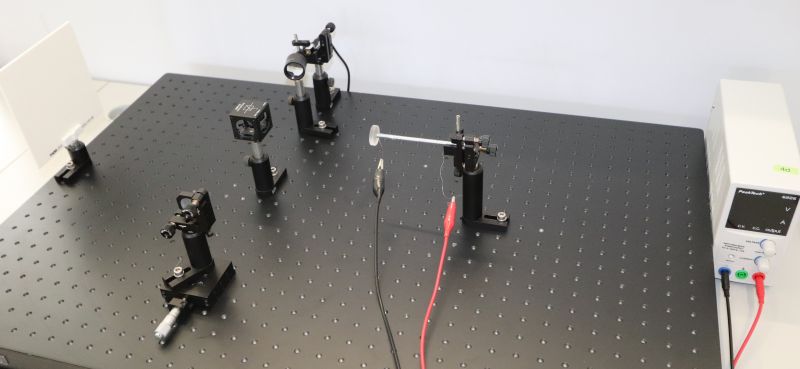 Datei:PL Michelson-Interferometer Versuchsaufbau Wärmeausdehnung.JPG