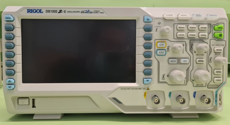 Datei:HW Elektronik Digitales Oszilloskop Frontal.jpg
