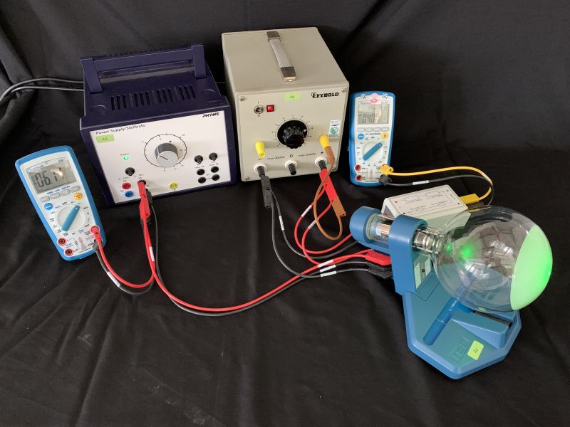 Datei:EXP Quantenphysik Schritt3 Elektronenröhre.jpg