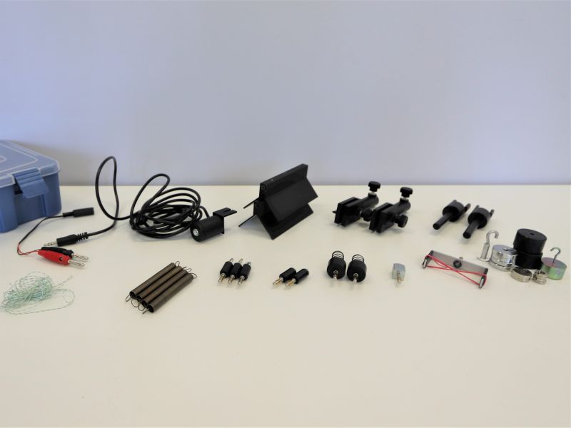 Datei:HW Mechanik Luftkissenbahn Zubehoer.jpg