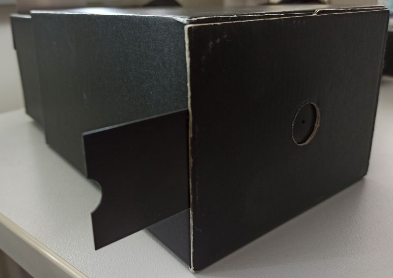 Datei:PL Optik Lochkamera schwarz.jpg