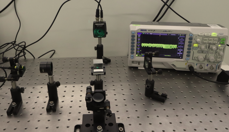 Datei:EXP Optik Michelson-InterferometerErweiterungOszi.png