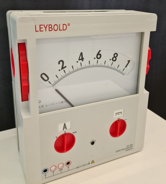 Datei:HW Sonstiges Demonstrationsmultimeter passiv schraeg.jpg