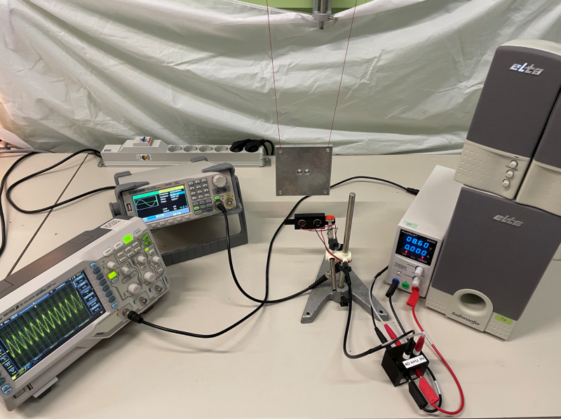 Datei:EXP Wellen Dopplereffekt Gesamtaufbau.PNG