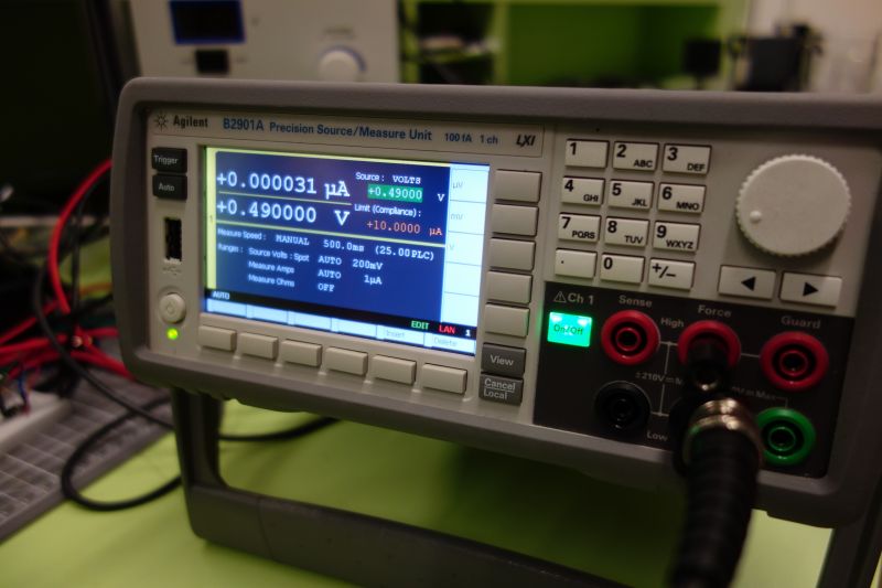 Datei:EXP Quantenphysik agilent.jpg.jpg