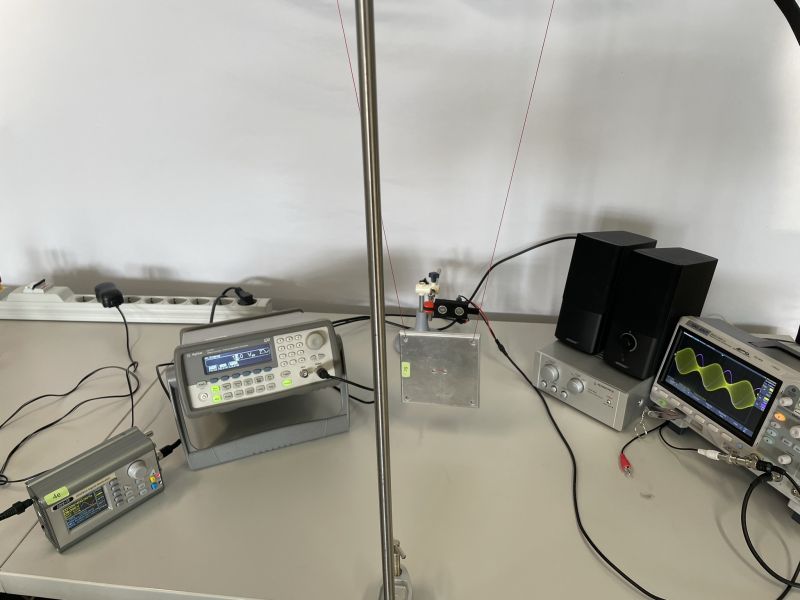 Datei:Experimente Wellen Abstandsmessung Ultraschall Gesamtaufbau.JPEG