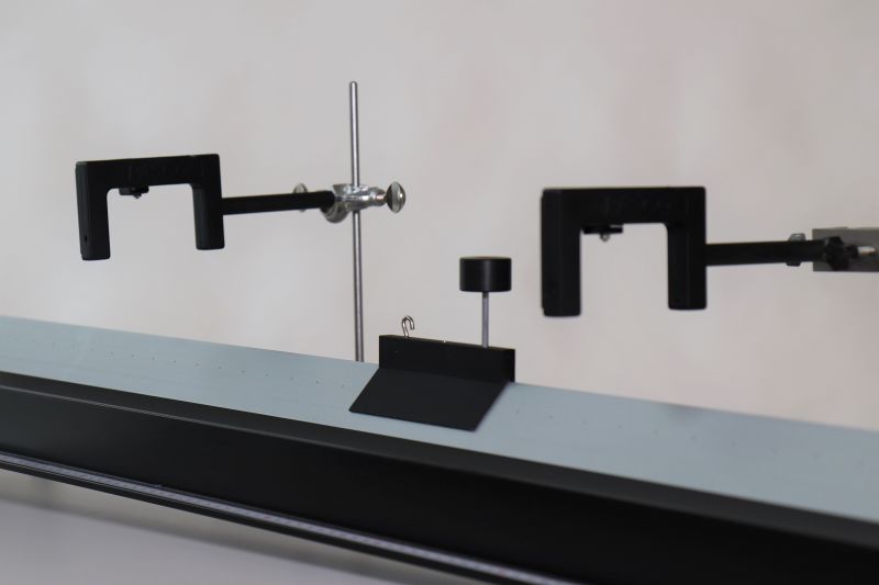 Datei:HW Mechanik Luftkissenbahn Lichtschranken.JPG