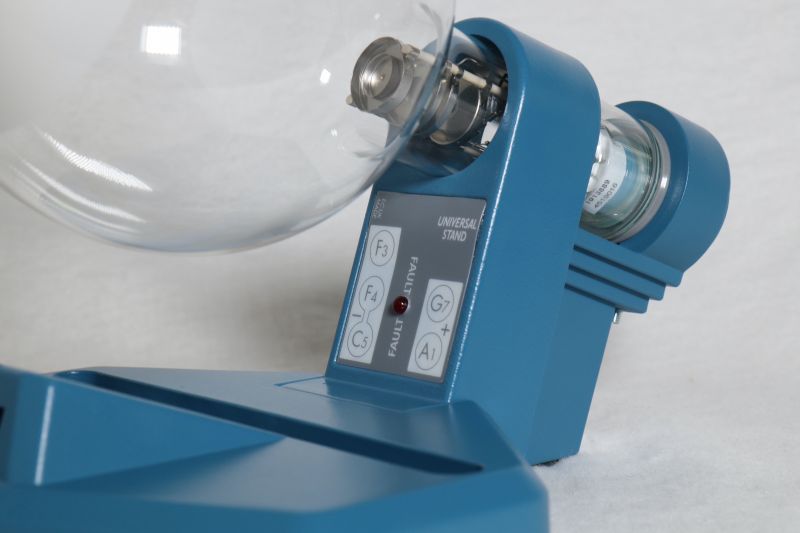 Datei:HW Quantenphyisk Elektronenbeugungsroehre Anschlussfeld.JPG