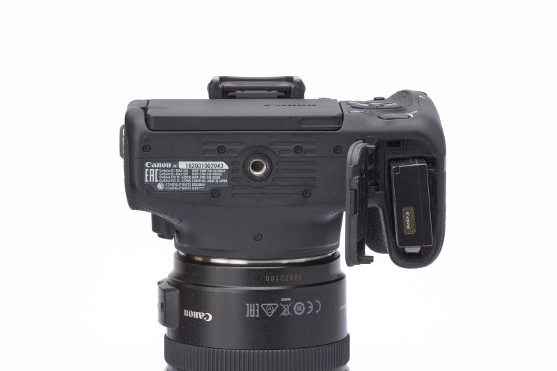 Datei:HW Fotografie Canon 77D bottom.jpg