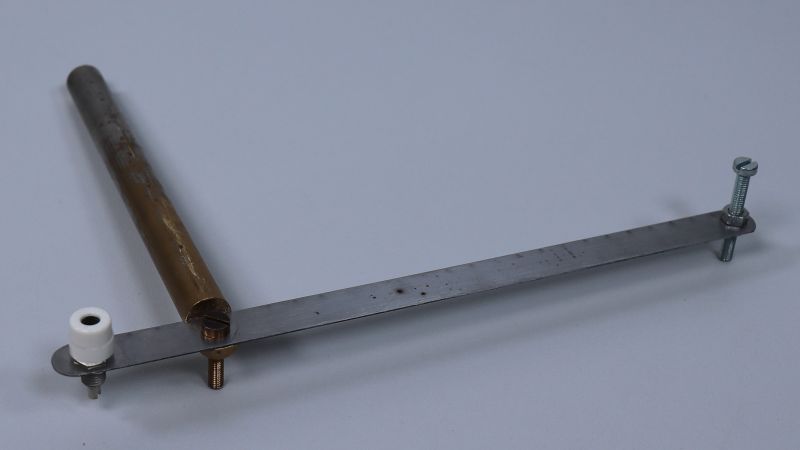 Datei:EXP Elektromagnetismus Detail Knueppel.jpg