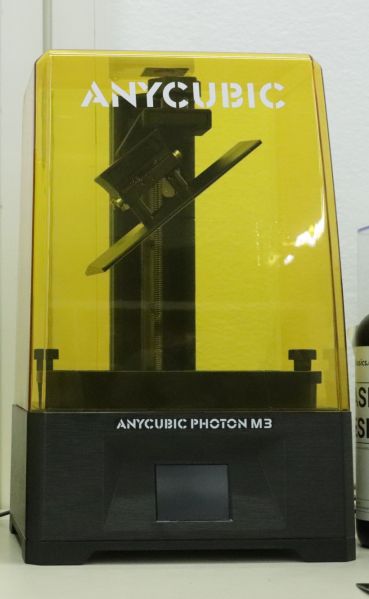 Datei:HW Sonstiges Harzdrucker PhotonM3.jpeg