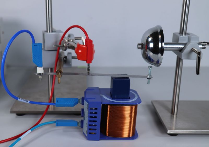 Datei:EXP Elektromagnetismus Detail Aufbau.jpg